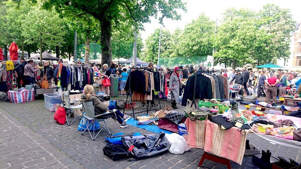 Rommelmarkt Dageraadplaats Antwerpen in Zurenborg